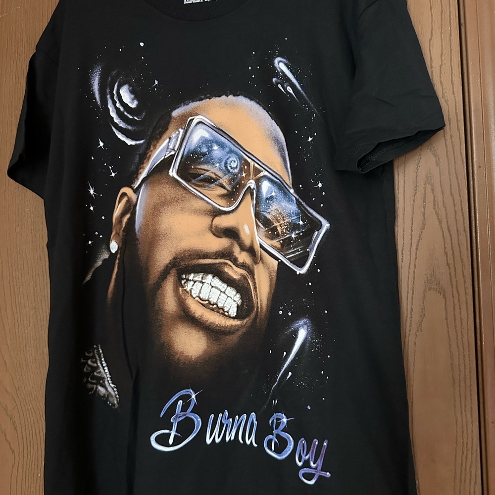 Burna Boy tour tee in size large NWOT